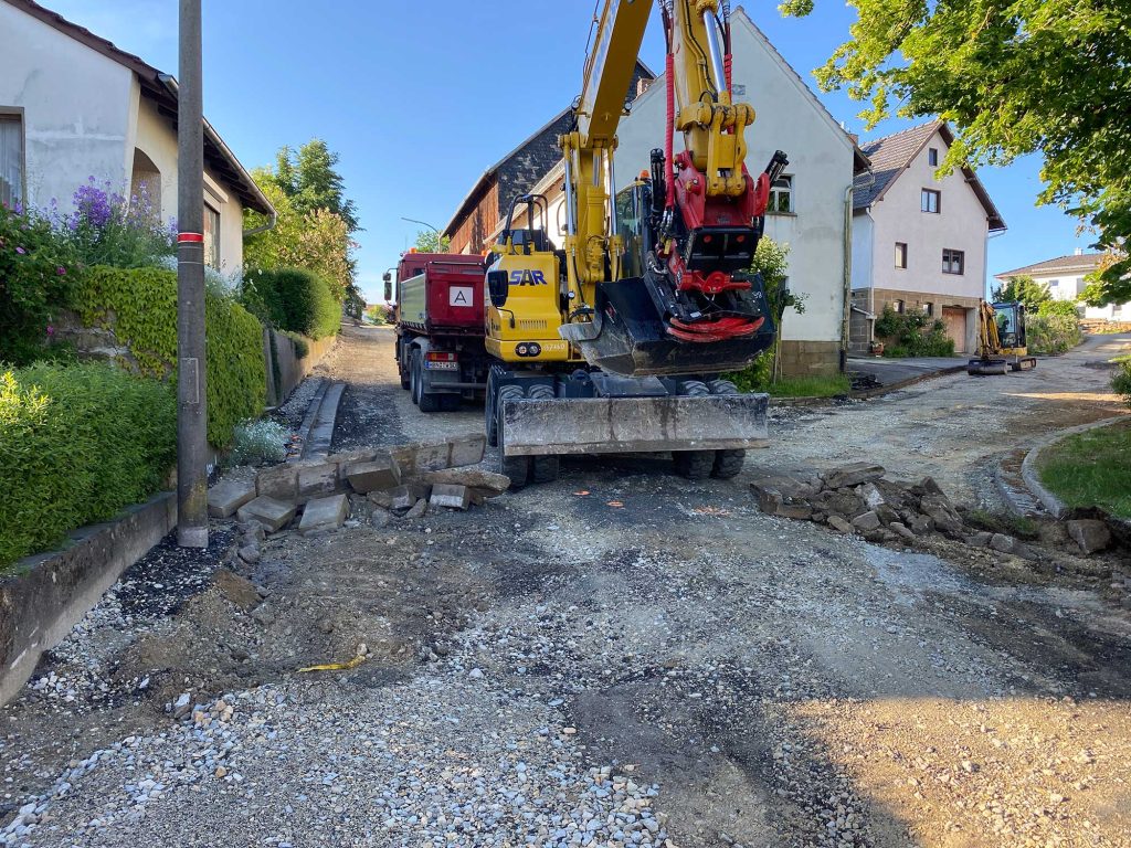 Sanierungsarbeiten durch die Straßen- und Asphaltbau Rennsteig GmbH in Großheirath