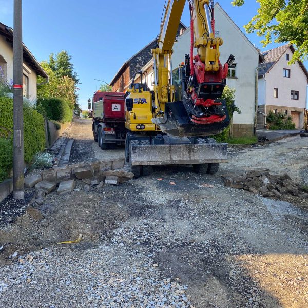 Sanierungsarbeiten durch die Straßen- und Asphaltbau Rennsteig GmbH in Großheirath