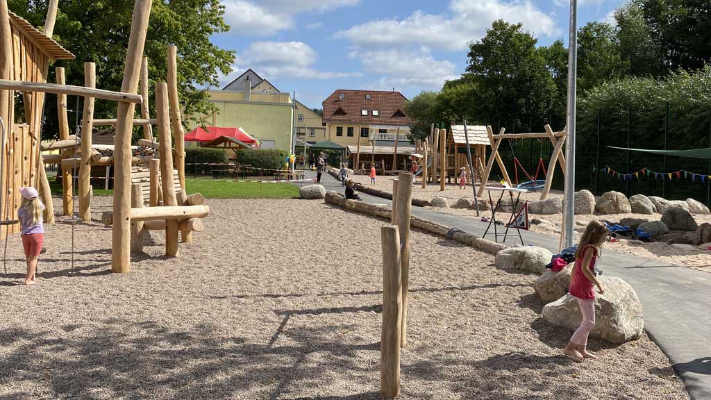 Pflasterarbeiten: Kindergarten und Zufahrt